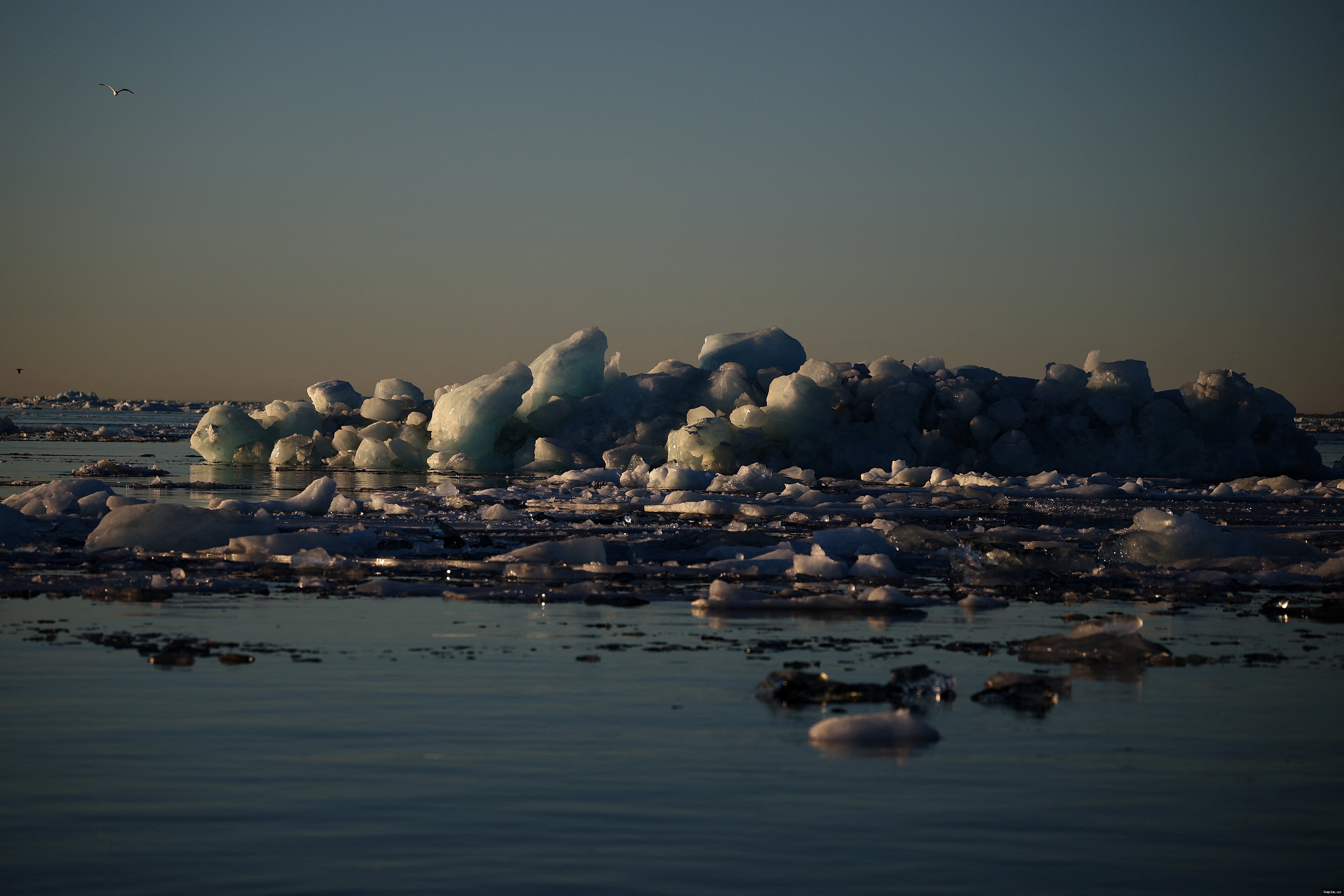 ❄️🏔️ Зима без снега: в Гренландии зафиксировали рекордное тепло и закрытый горнолыжный курорт