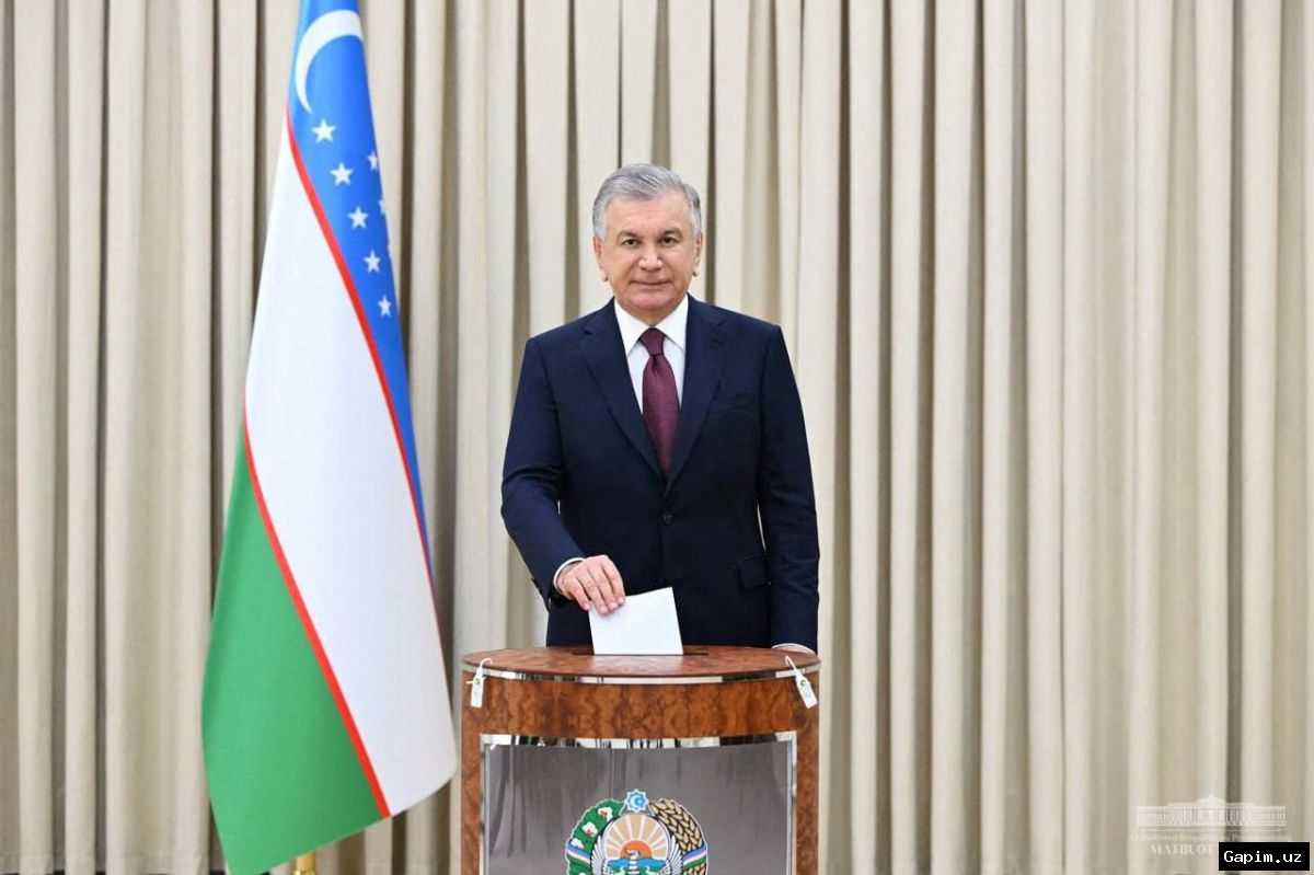 📞🕋 Президент Шавкат Мирзиёев провел телефонный разговор с муфтием и поздравил паломников с Курбан-байрамом