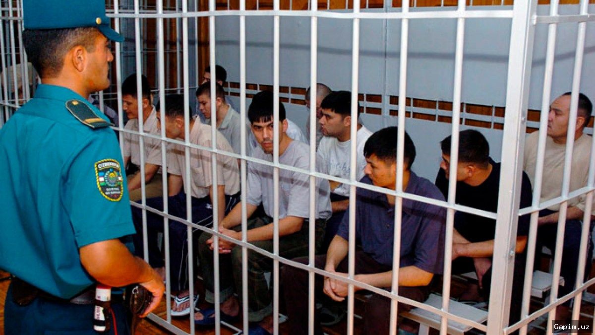 🔪⚖️ В Фергане мужчина получил 19 лет за убийство жены и малолетней дочери