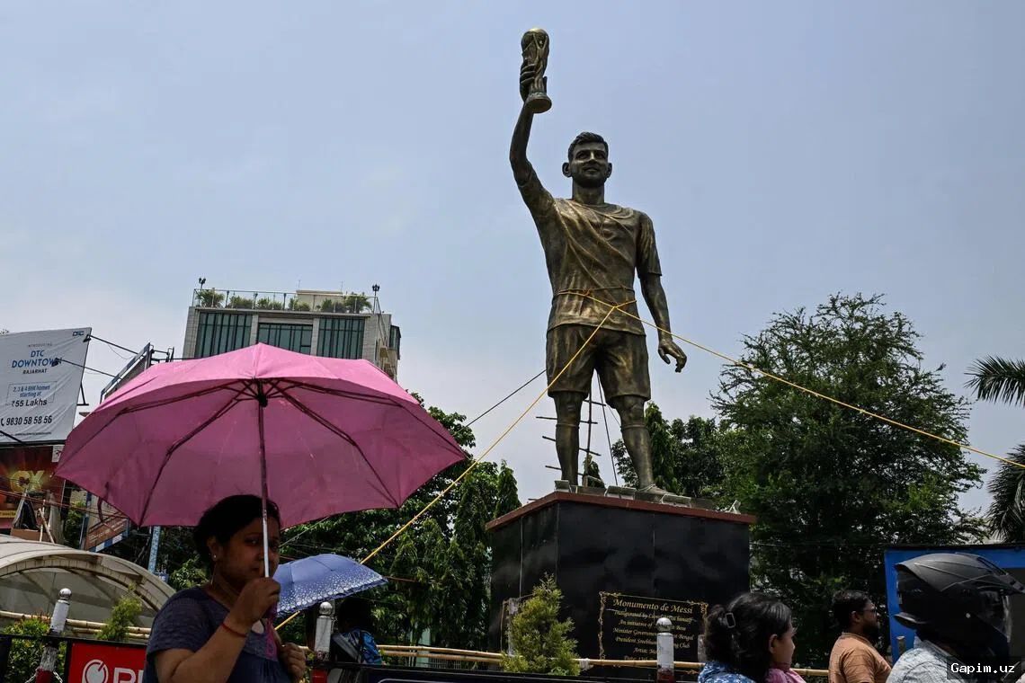 🏛️⚽ Giant Lionel Messi statue in India to be removed after 'swaying in the wind'