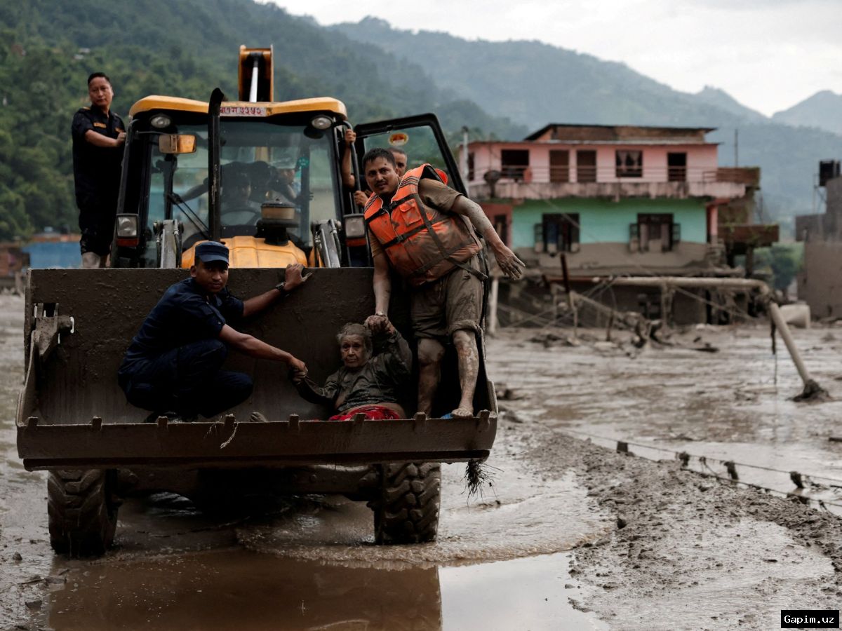 🌊⛰️ Nepal and China Floods: Death Toll Exceeds 1,000, Thousands Missing