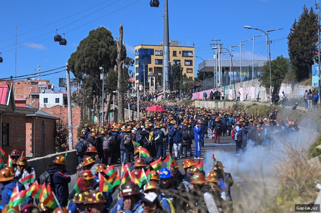 🇧🇴⚔️ Boliviyada hukumatga qarshi norozilik namoyishlari: harbiy va politsiya kuchlari yo‘llarni tozalashga kirishdi