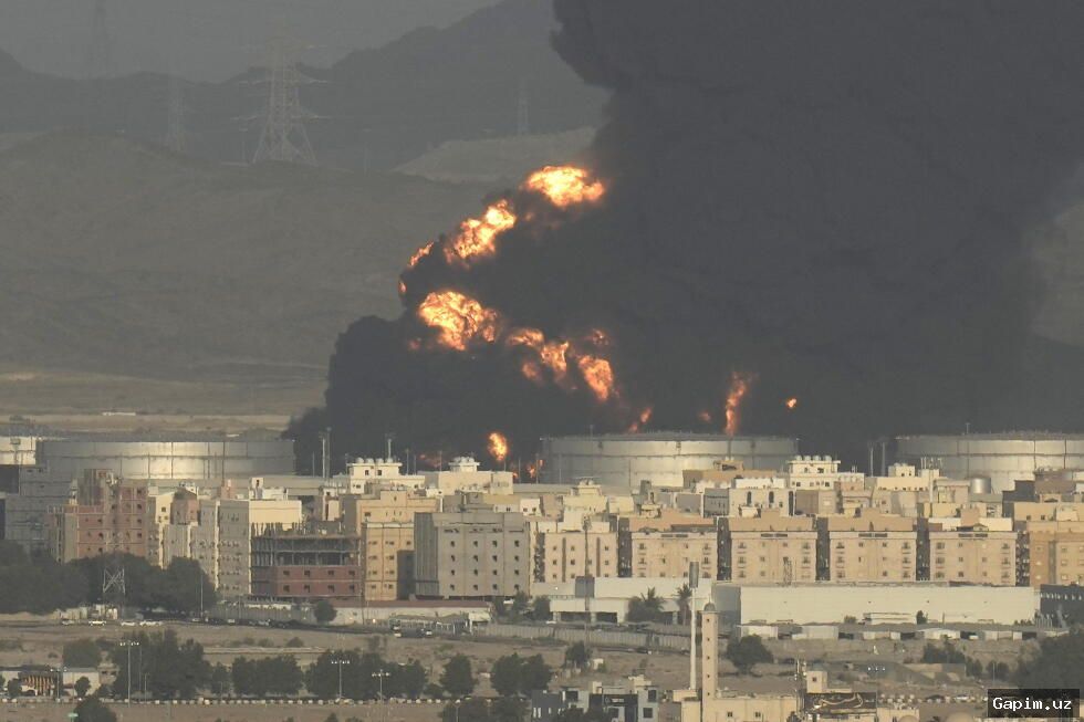 💥🇾🇪 Saudi-Led Coalition Strikes Fuel Facility Near Sanaa Amid Escalating Tensions