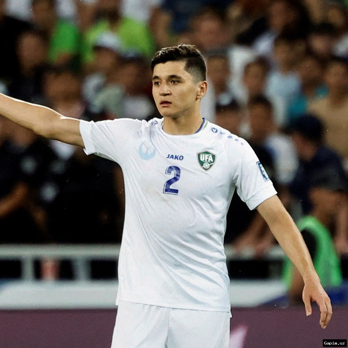 ⚽️💔 Абдукодир Хусанов подарил пострадавшему оператору свою футболку с автографом
