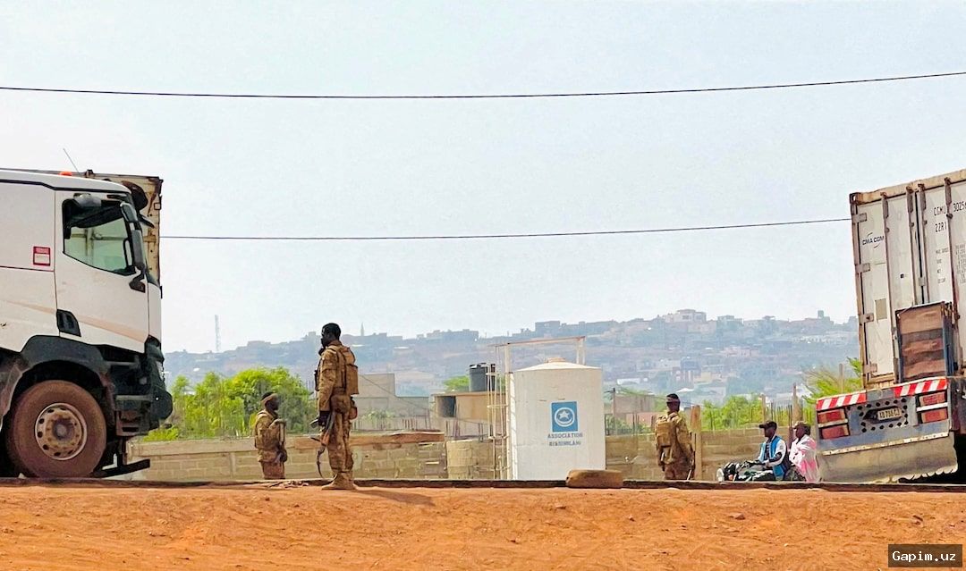 🏴󠁧󠁢󠁥󠁳󠁿⚔️ Al-Qaeda-linked fighters set up checkpoints near Mali’s capital, seize northern town