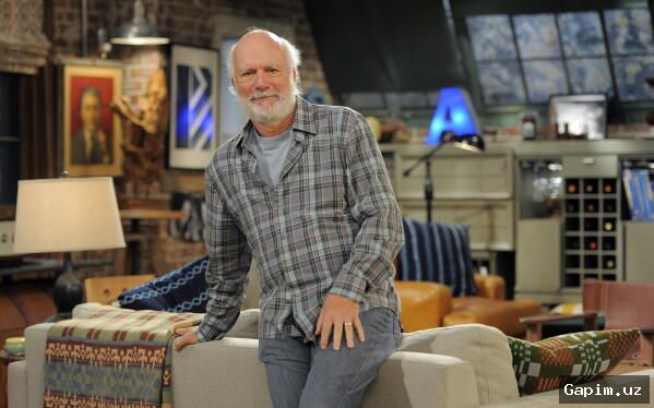 🎬📺 Legendary sitcom director James Burrows dies at 85