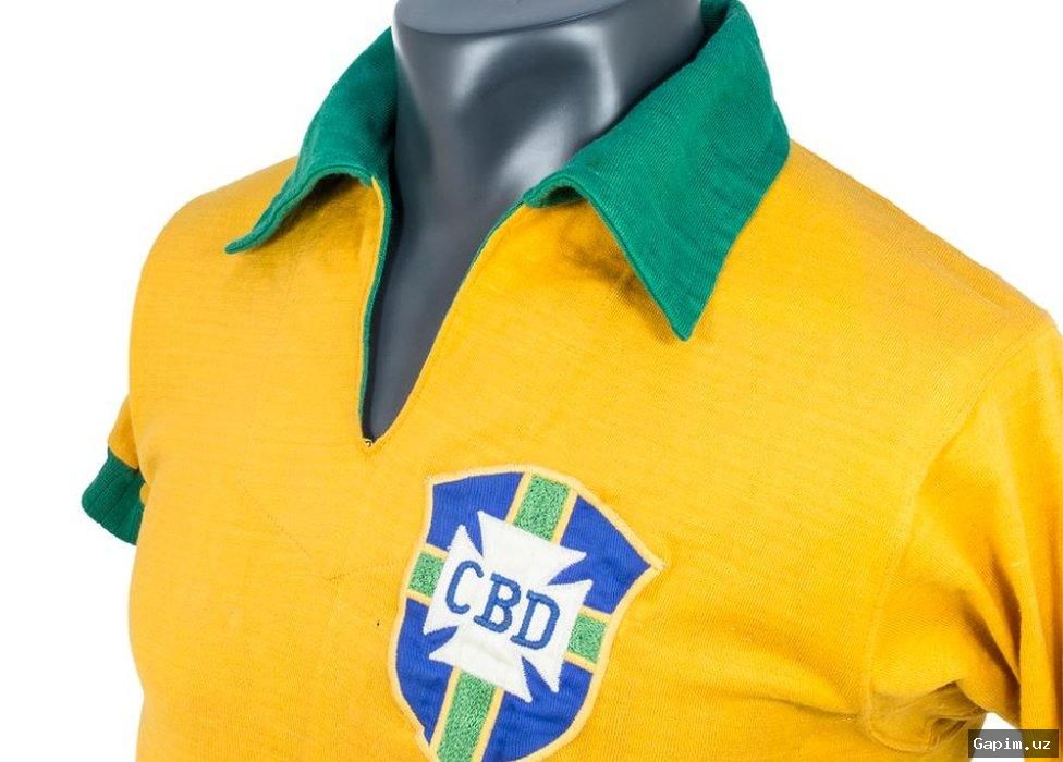 🏆👕 Футболка Пеле с финала чемпионата мира 1958 года продана за 4,9 миллиона долларов