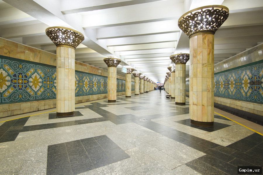 🚇📉 На станции метро "Пахтакор" в Ташкенте образовалась серьезная давка в часы пик