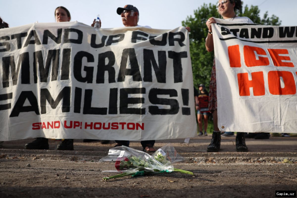 🇺🇸⚰️ Hundreds protest in Houston after ICE agent kills Mexican man, demand justice