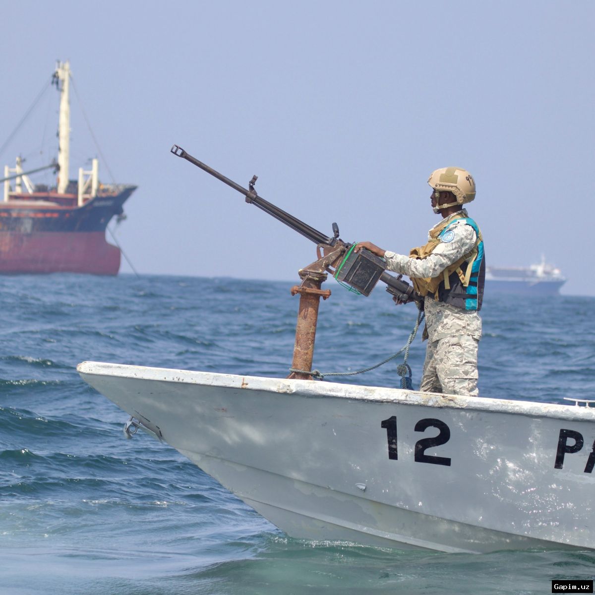 🏴‍☠️🌊 Сомалийские пираты бросили угнанную лодку-доу в Аравийском море