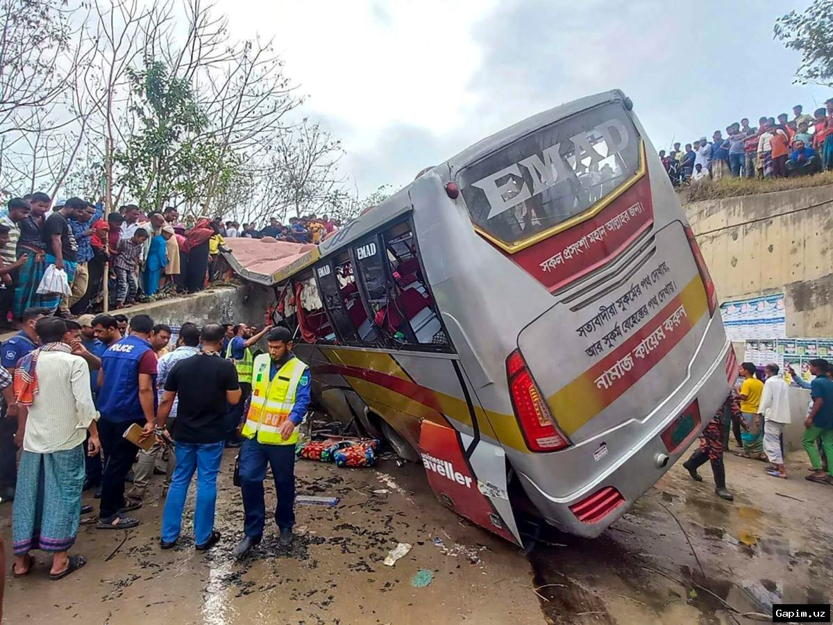 🚌🌊 Bangladesh’da avtobus daryoga qulab, 24 kishi halok bo‘ldi