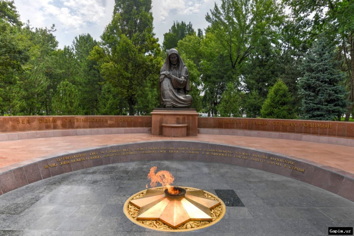 🇺🇿🌹 В Узбекистане отмечают День памяти и почестей