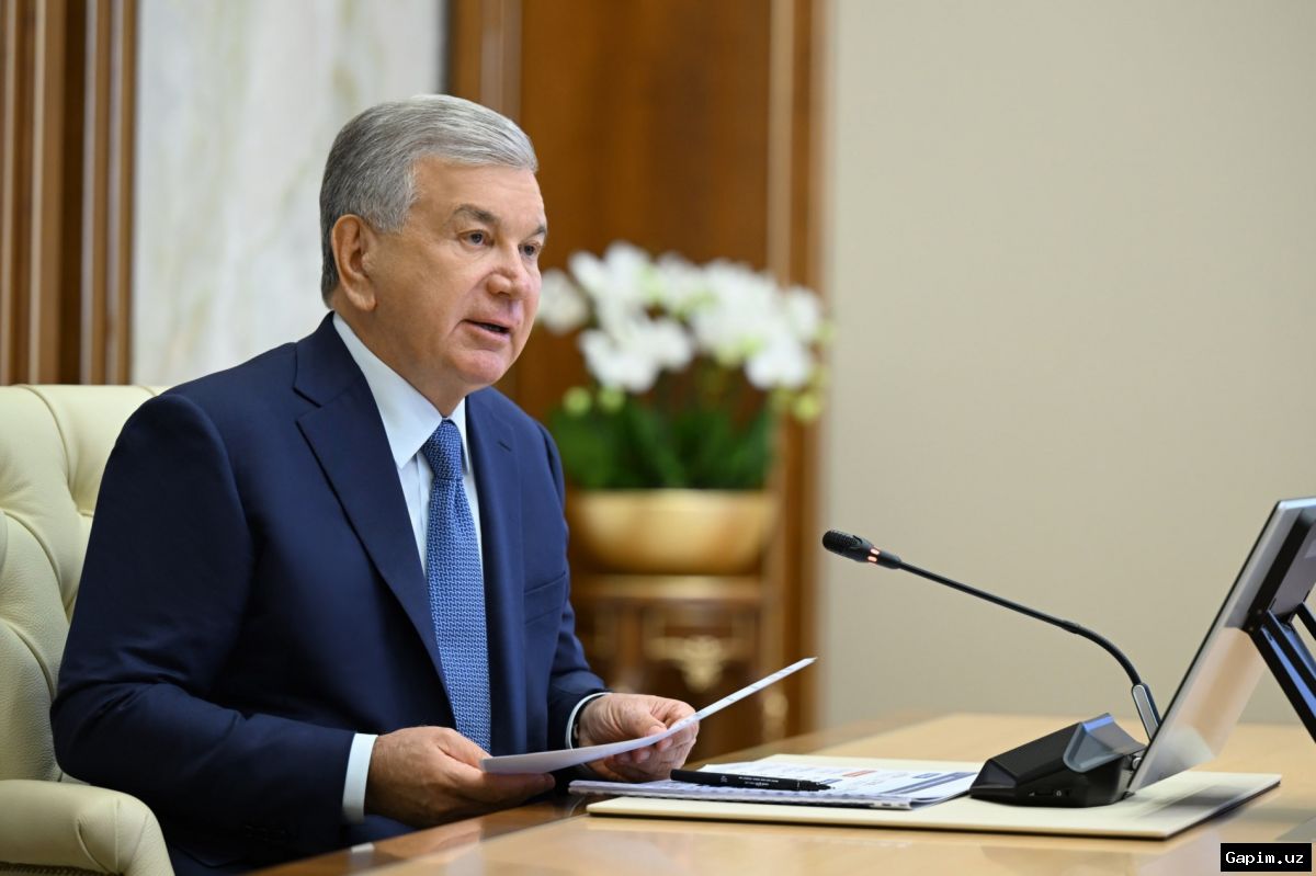 🌿🏭 Президент Шавкат Мирзиёев ознакомился с презентацией о внедрении «зеленых» технологий в тепличное хозяйство