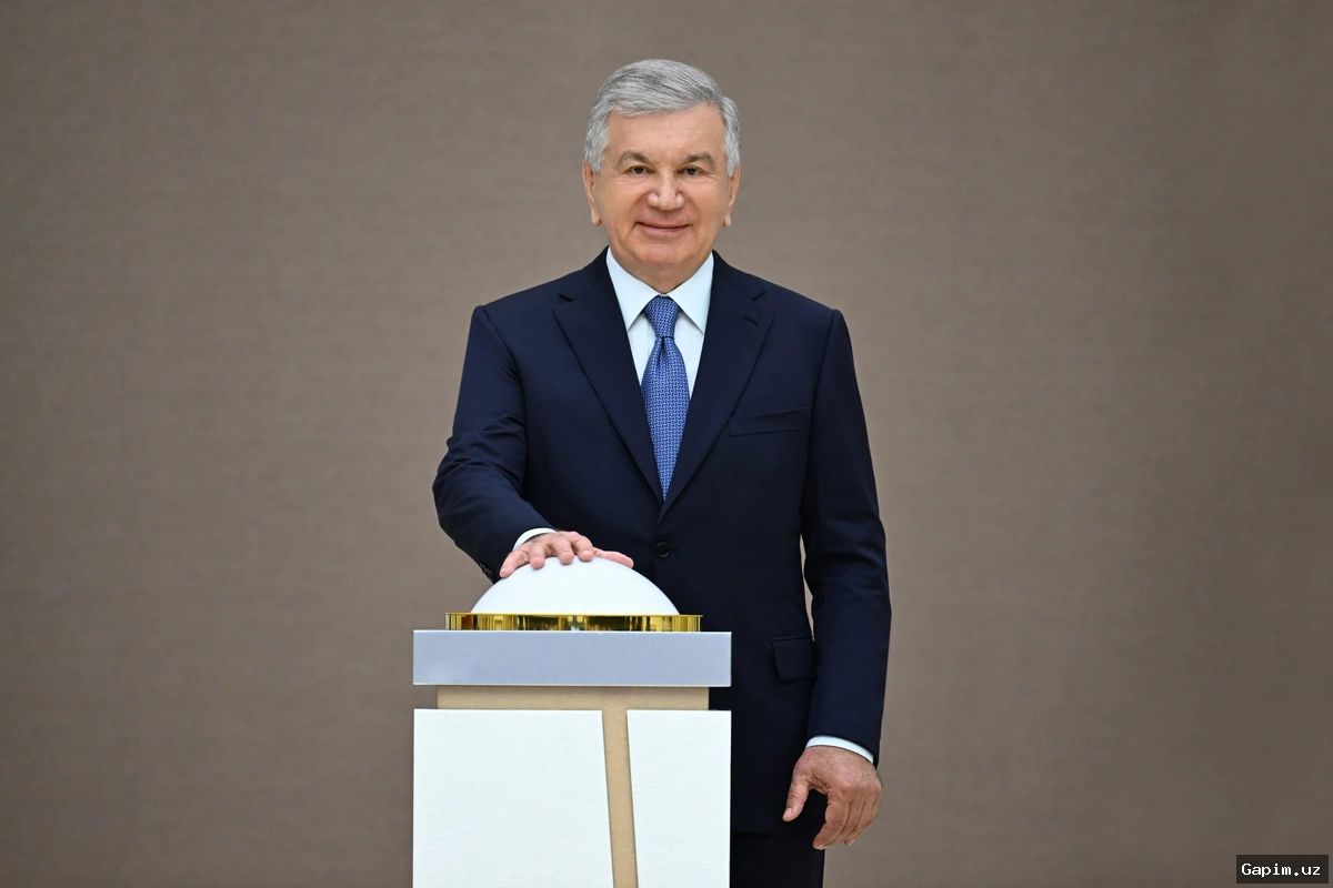 🎉🇺🇿 Шавкат Мирзиёев поздравил народ с 35-летием независимости Узбекистана