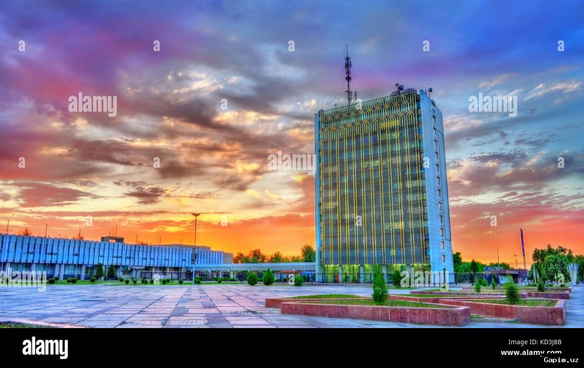 🏙️🤖 Navoi City Administration Apologizes for AI-Edited Photos of Renovation