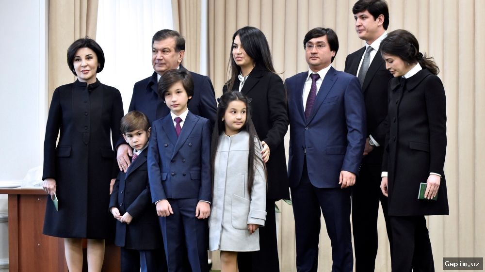 ⚖️💰 Экс-хоким Намангана и пятеро фигурантов предстали перед судом по делу о взятке в $60 тысяч