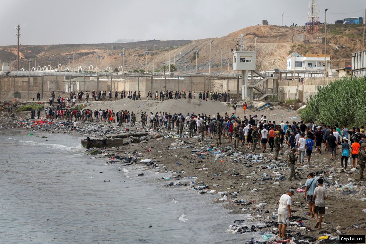 🌊🚨 Seuta inqirozi: 50 ming kishi Ispaniyaga o'tishga urinmoqda, 72 kishi halok bo'ldi