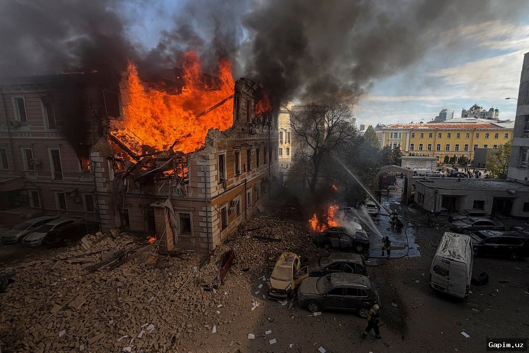 💥🏛️ Russian drones strike Ukraine's National Academy of Sciences in Kyiv