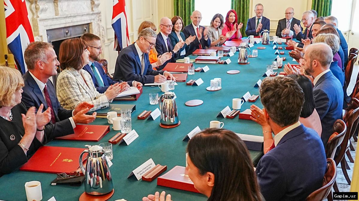 🔴💼 Britaniya Bosh vaziri Starmer o‘z kabineti bilan uchrashdi: partiya ichidagi norozilik kuchaymoqda