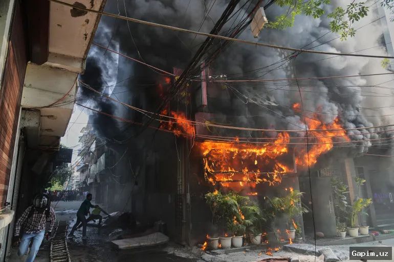🔥🚒 Fire breaks out at Uzbekistan Hotel in Tashkent