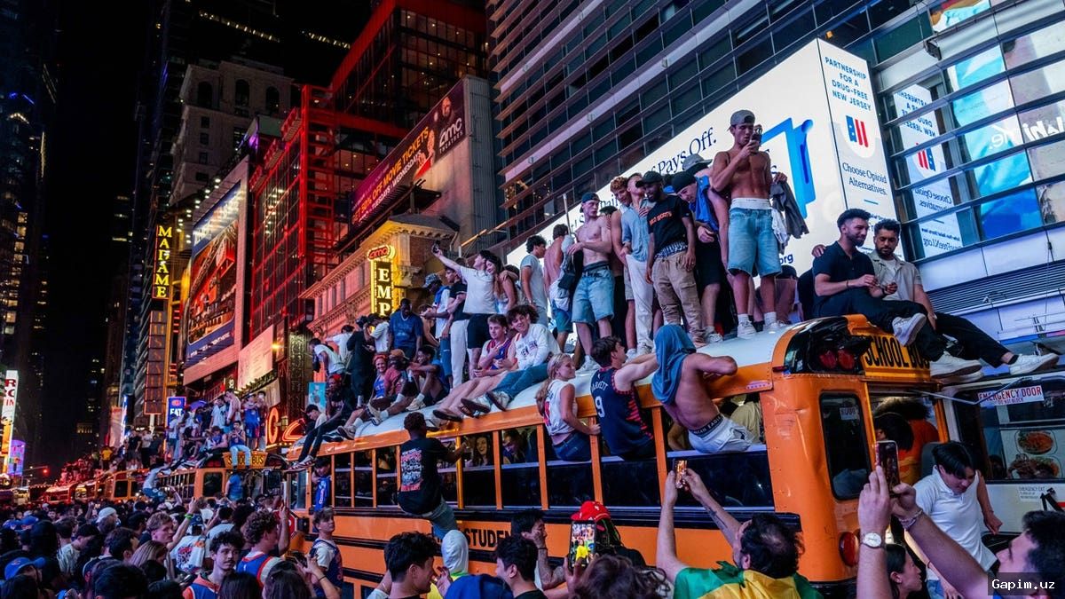 🏀🔥 Teen shot, buses torched as New York Knicks championship celebrations turn violent