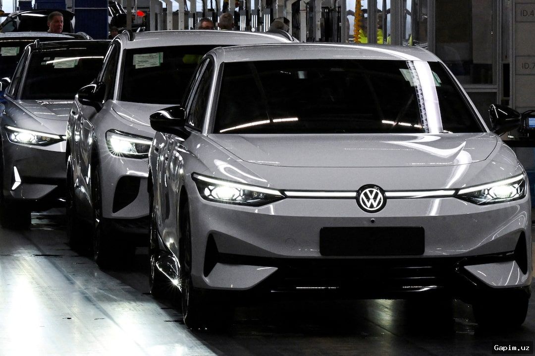 Original: Volkswagen job cuts plant closure 🚗🏭 Volkswagen to cut 100,000 jobs in historic restructuring