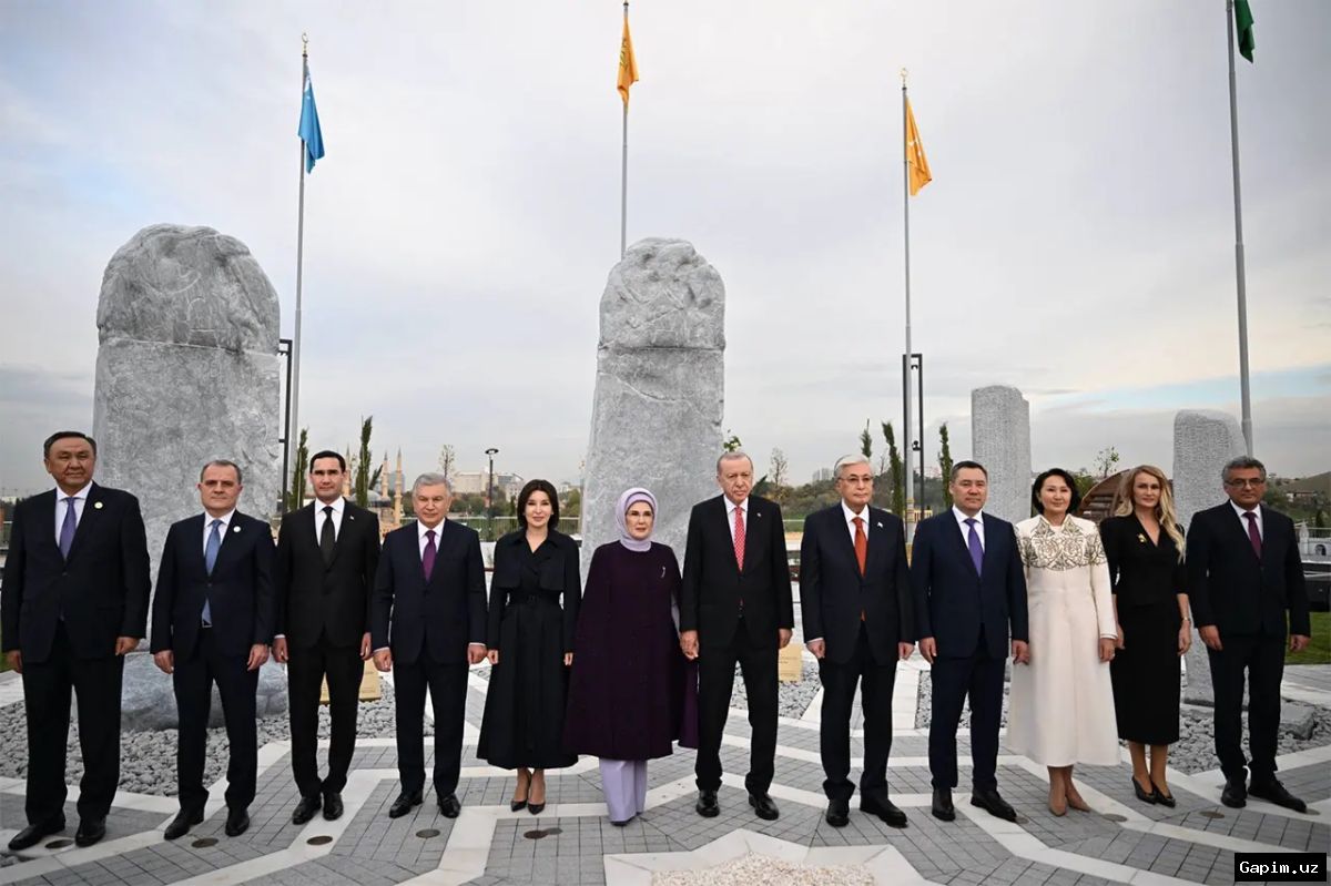 🏛️🌐 Shavkat Mirziyoyev Participates in Cultural Events During the Ankara Summit