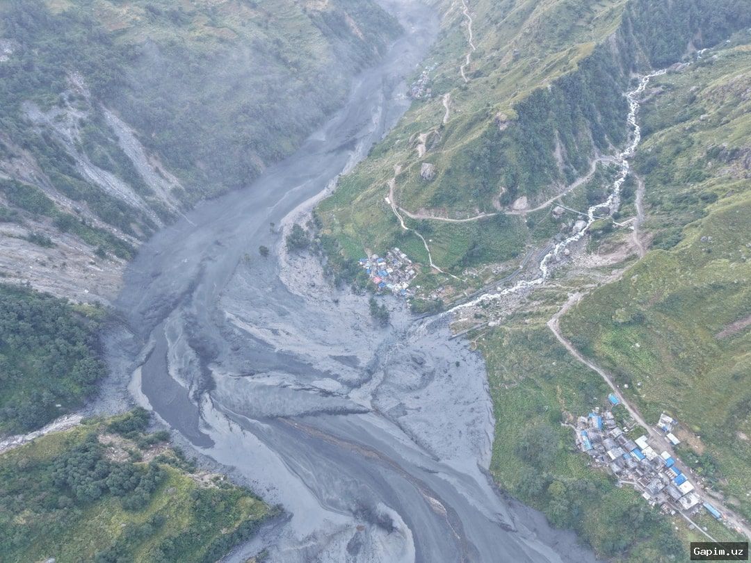 🧗‍♂️🌊 More than 100 foreign trekkers stranded following flash floods in central Nepal