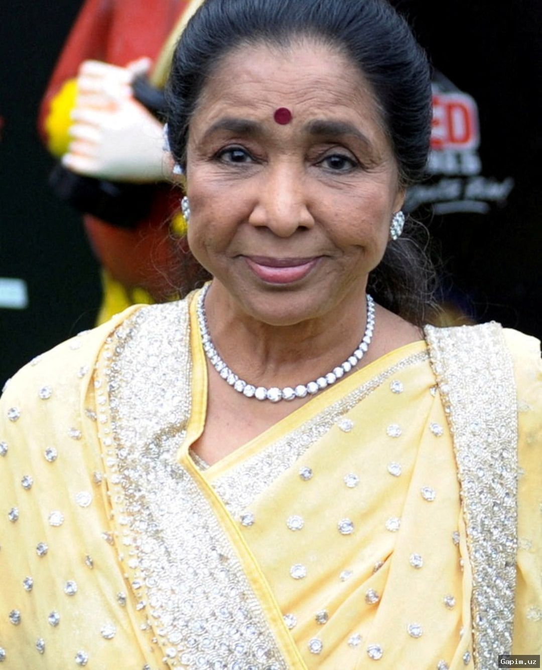 🎤😔 Hindistonning afsonaviy qoʻshiqchisi Asha Bhosle vafot etdi