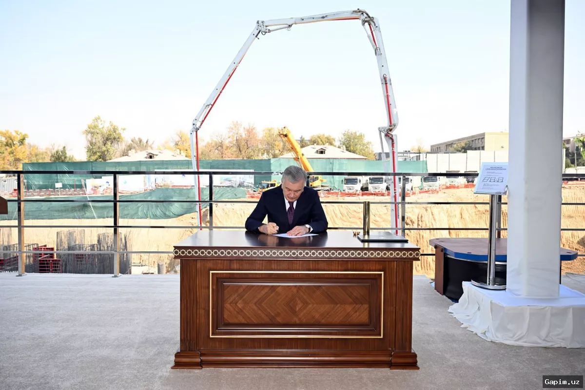 🏗️🏬 Shavkat Mirziyoyev Visits New 'Pavilion' Trade Complex in Tashkent