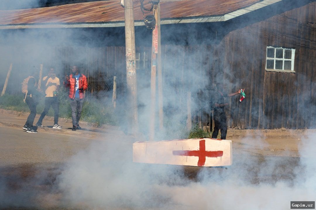 🔴🇰🇪 Kenyan police fire tear gas at protesters opposing US Ebola quarantine center