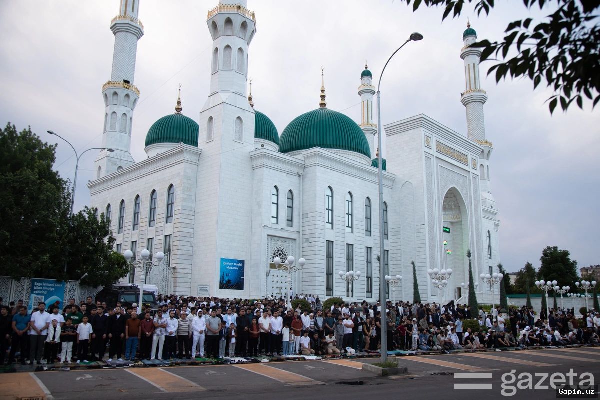 🕌🌙 В мечетях Узбекистана совершена праздничная молитва Курбан-хайита