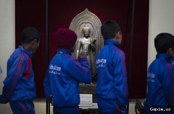🏛️🙏 В Непале возвращена на место украденная статуя Будды XIII века