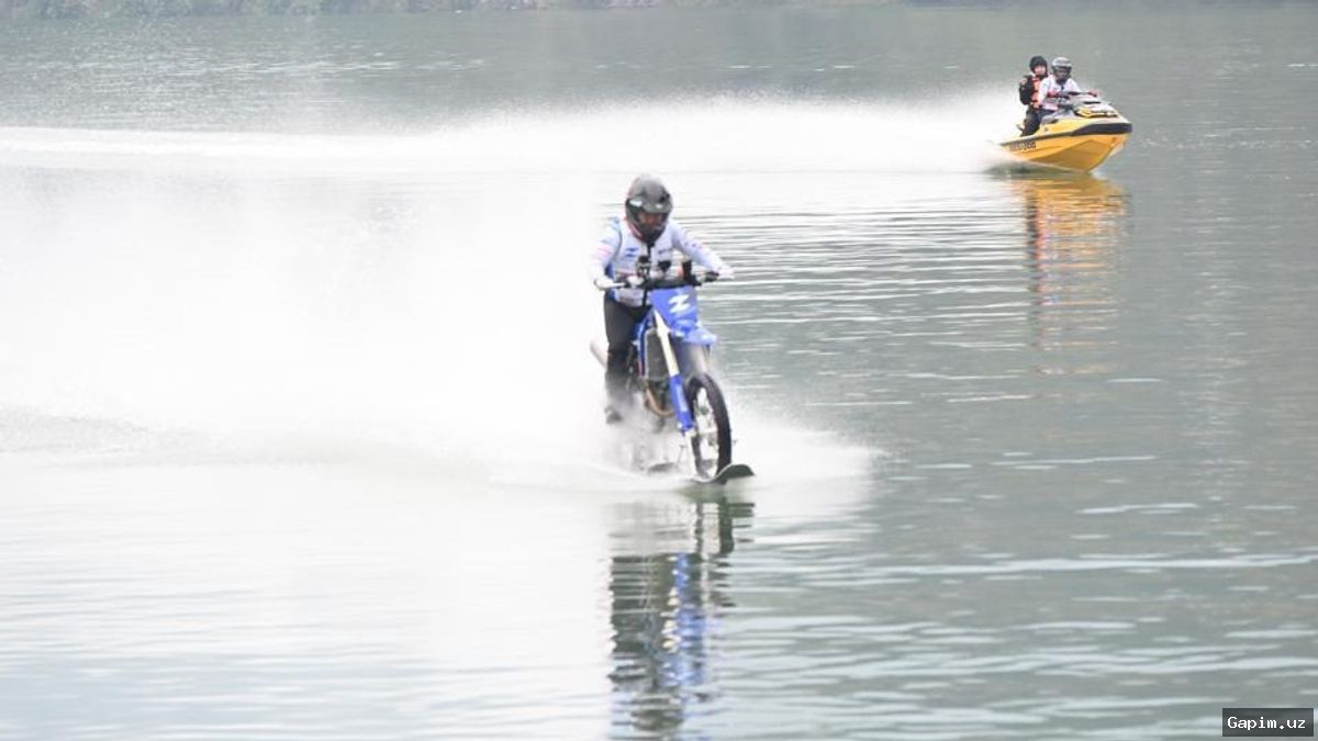 🏍️🌊 Китайский изобретатель установил рекорд по езде на мотоцикле по воде
